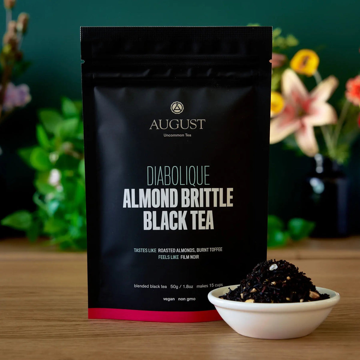 Almond brittle black tea