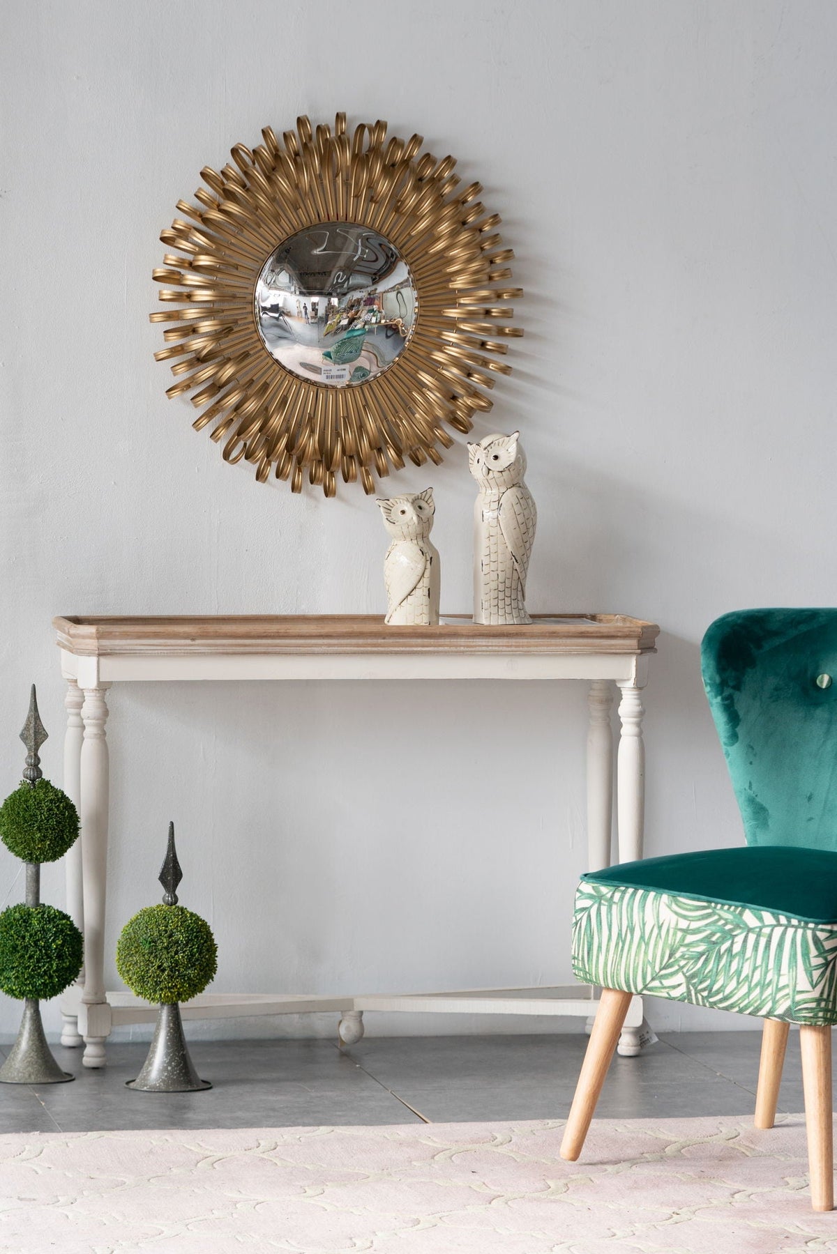 Sunburst Design Wall Mirror with Decorative Gold Finish - Modern Entryway