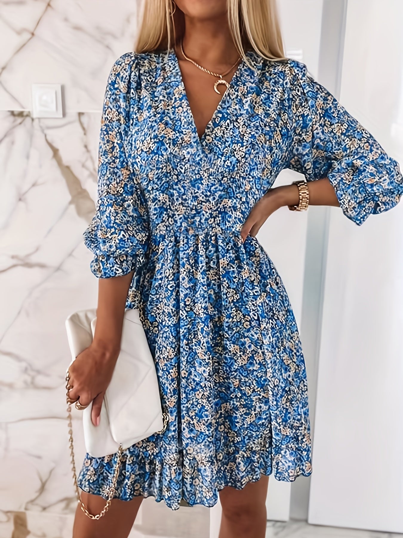 Robe imprimée à col en V avec manches volantées - L'élégance intemporelle