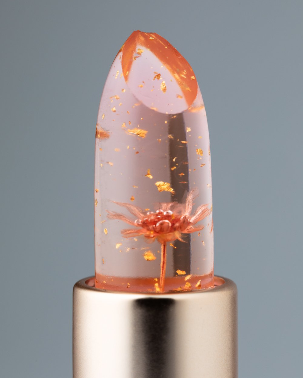 Color-changing lip gloss for dry lips
