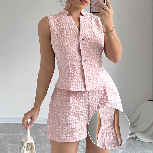Ensemble deux-pièces : Gilet jacquard sans manches et short élégant.