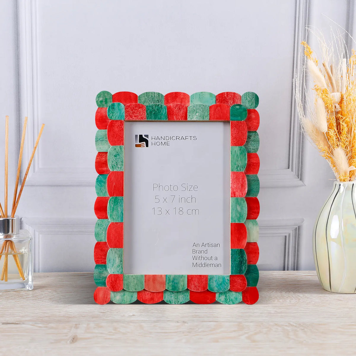 Scalloped Bone Inlay Picture Frame – Green & Red | 3 Sizes