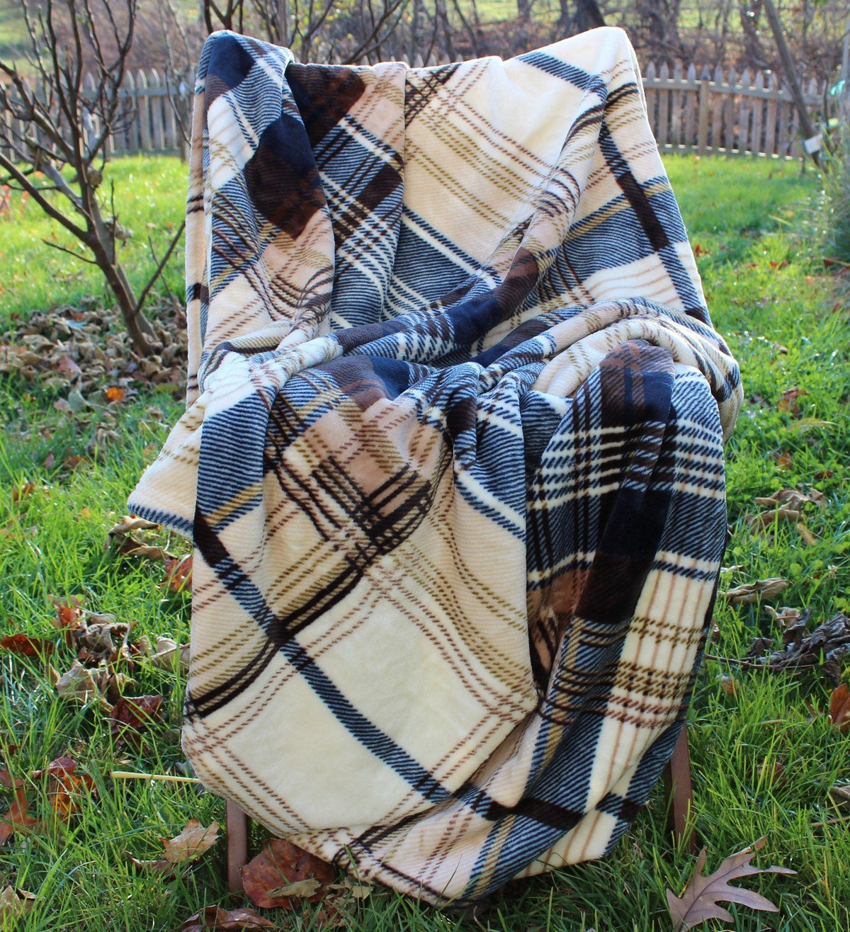 Winter Cabin Super Soft Flannel Throw Blanket