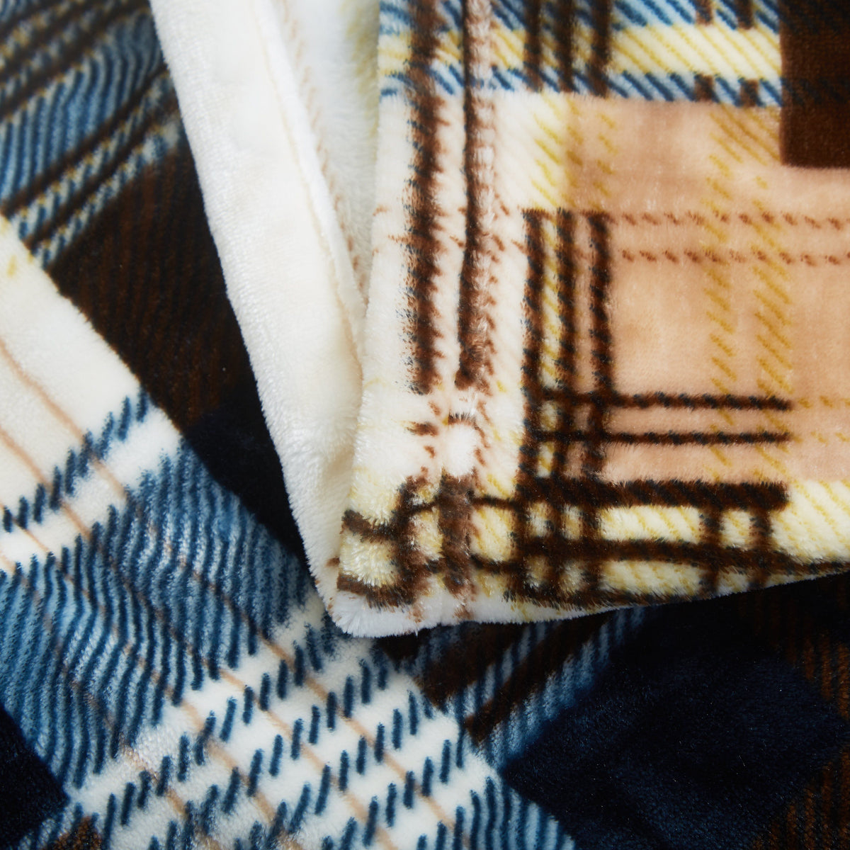 Winter Cabin Super Soft Flannel Throw Blanket