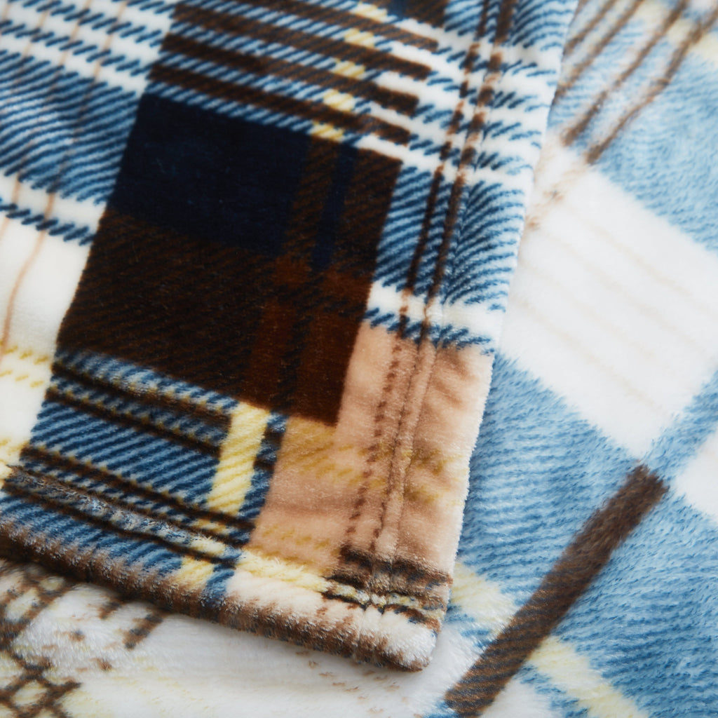 Winter Cabin Super Soft Flannel Throw Blanket