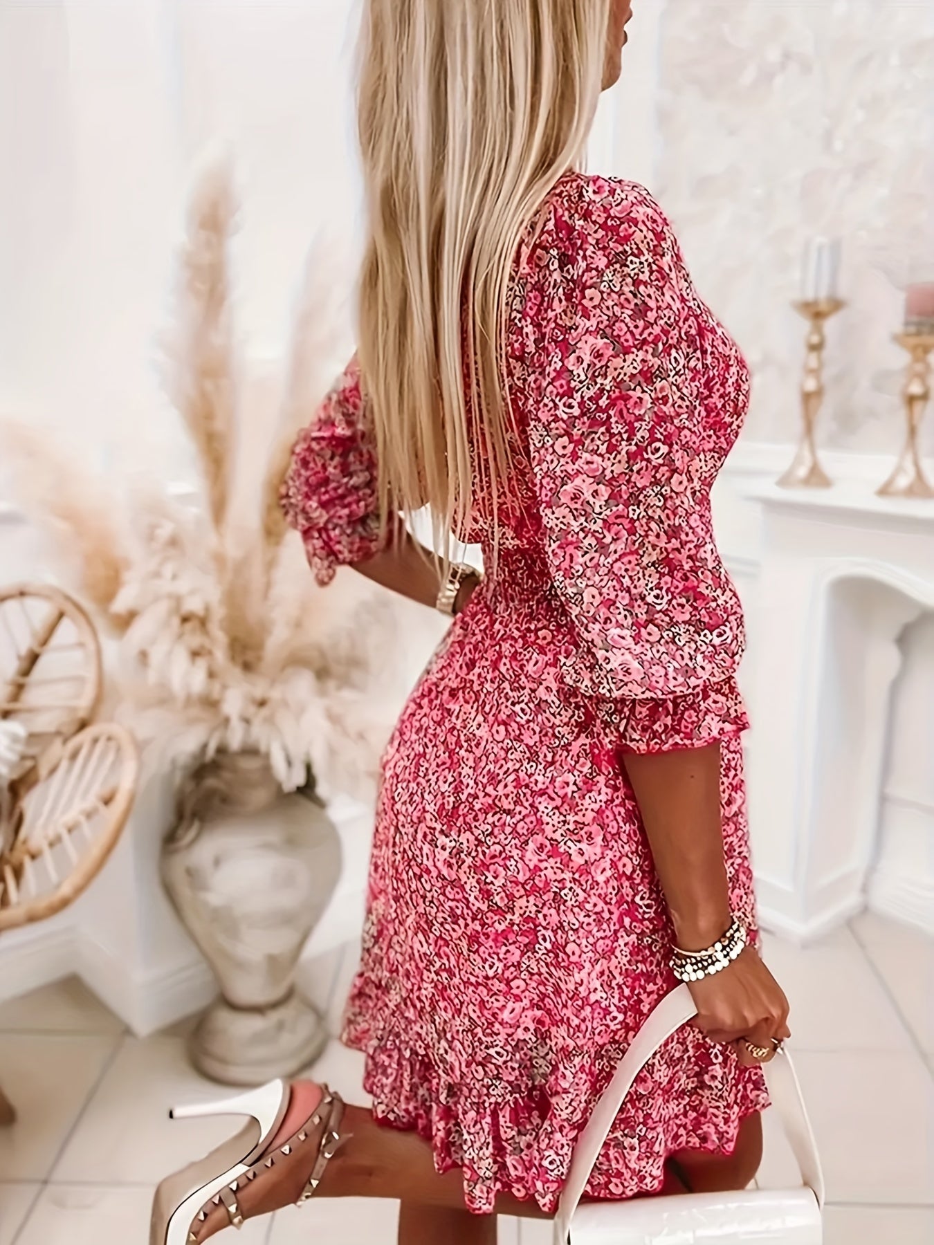 Robe imprimée à col en V avec manches volantées - L'élégance intemporelle